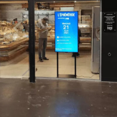 Chiosco su due lati della finestra dello schermo parteggiato doppio a 43 pollici del modulo del pavimento LCD di pubblicità